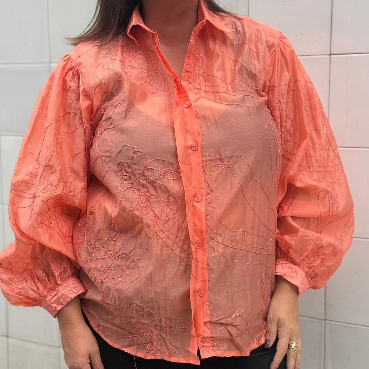 Camisa bordada brillante