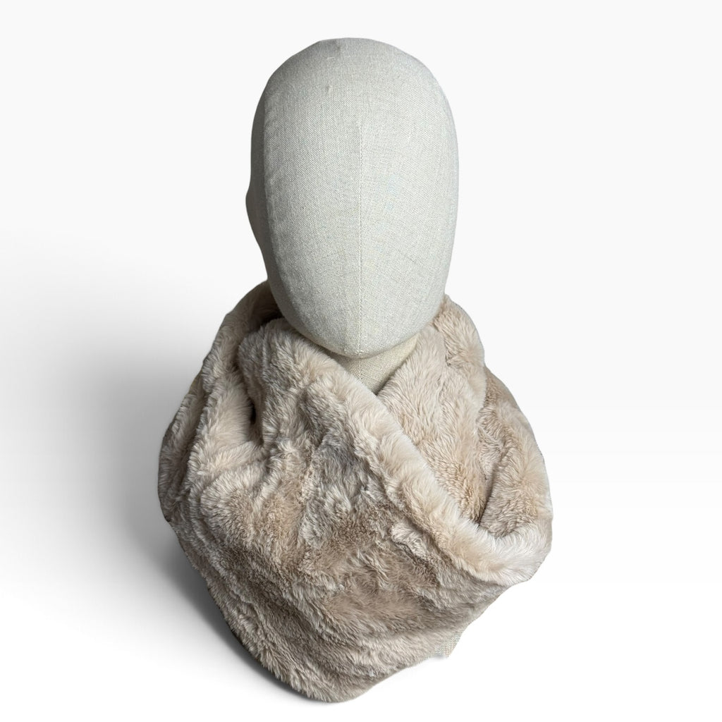 Cuello de pelo sintético