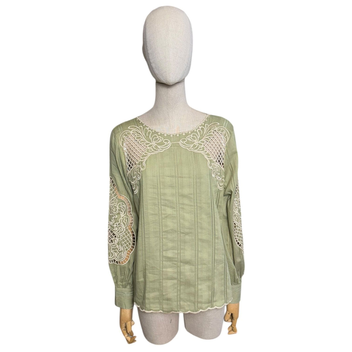 Camisa troquelada bordada