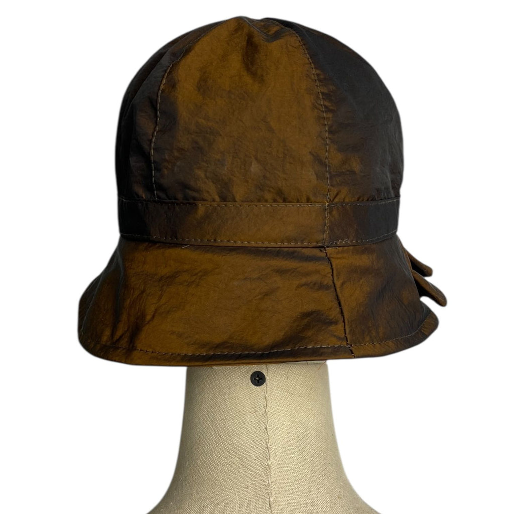 Sombrero de agua plisado
