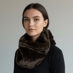 Cuello pelo sintético