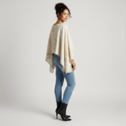 Poncho bordado escudo corazón